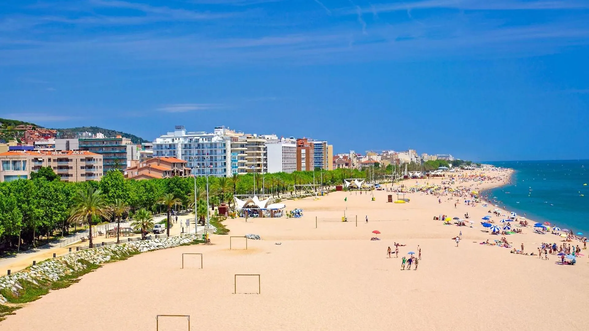 Charming Coastal Stay Near Shops & Sea Calella 0*,  España