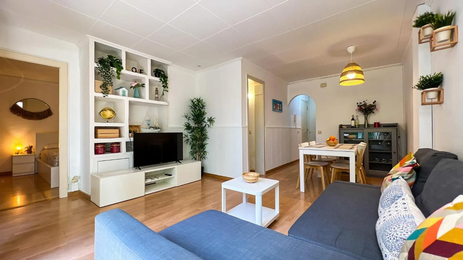 Charming Coastal Stay Near Shops & Sea Calella Apartamento