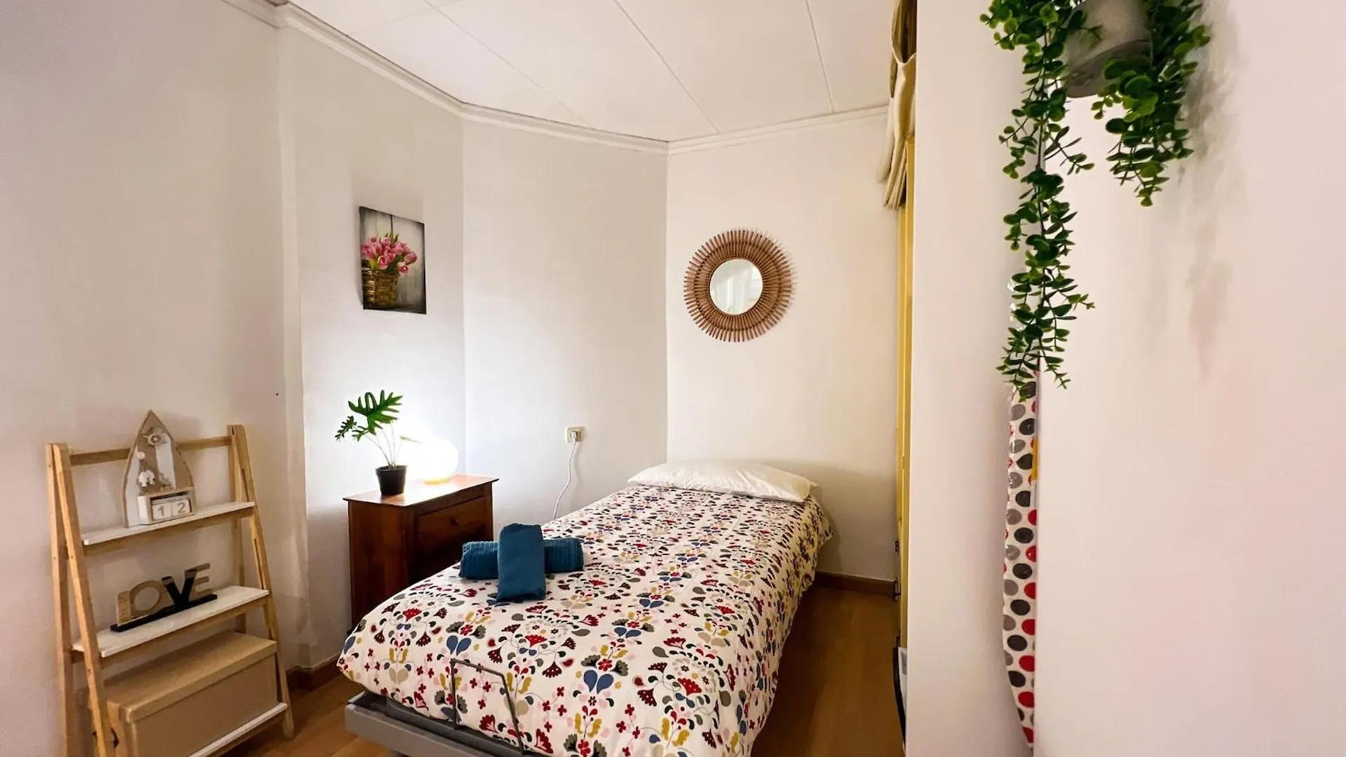 Charming Coastal Stay Near Shops & Sea Calella